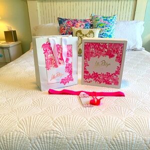 Lilly Pulitzer Gift Box/Bag & Gift Tag plus Ribbon Set. Pink and White